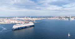 Krydstogtskibet Mein Schiff 1 anløber Aarhus Havn