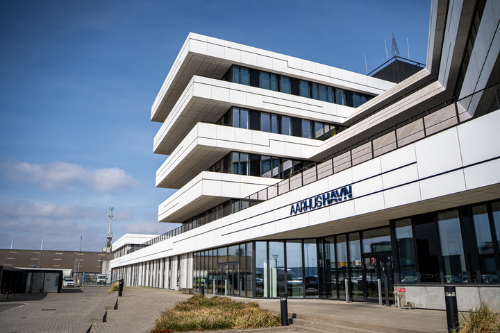 Aarhus Havn er Danmarks største erhvervshavn med en årlig godsomsætning på over 10 millioner ton.