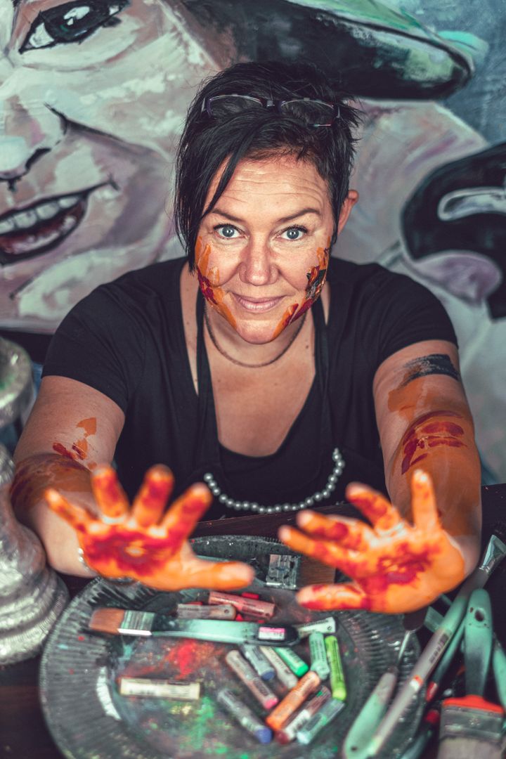 Glennie Lund Jensen vil forføre med sin leg med farver. Hun er en af de to kunstnere, der skaber kunst under 3 Days of Design til fordel for mennesker med psykisk sygdom.