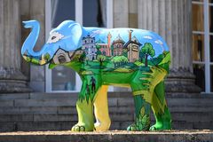 De smukt udsmykkede elefanter bliver dekoreret af lokale og nationale kunstnere og kan opleves i sommeren 2024. Her er det en elefant fra et lignende event til fordel for et børnehospice i Luton, England.