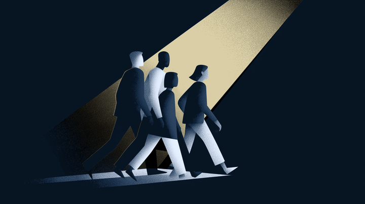 En grafisk illustration af fire menneskeker, der går i en lyskegle fra oven.