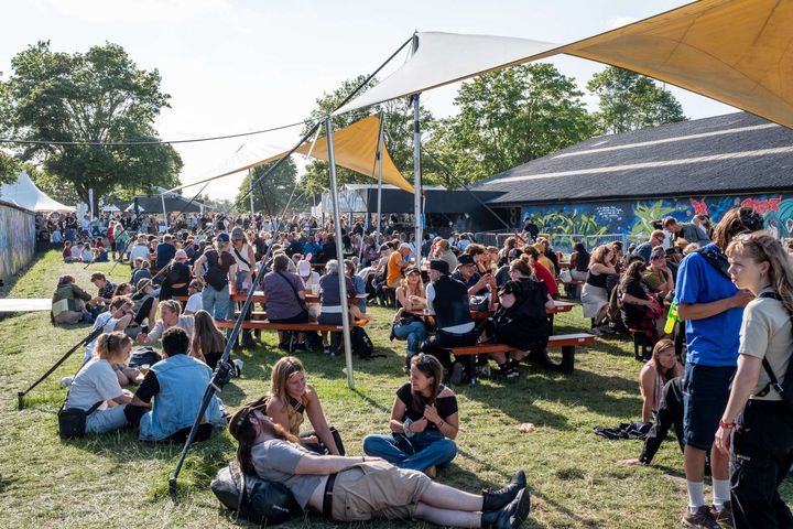 Psykiatrifonden udvider indsatsen på Roskilde Festival og er igen i år til stede. Denne gang med udvidede åbningstider og tilstedeværelse hele festivalugen.