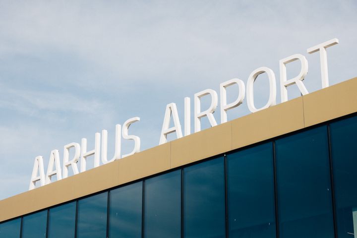 Aarhus Airport er stedet, hvor rejsen begynder med et smil og slutter med en historie, der er værd at fortælle. Nu kan du også flyve direkte til Katowice i Polen fra juni 2026.