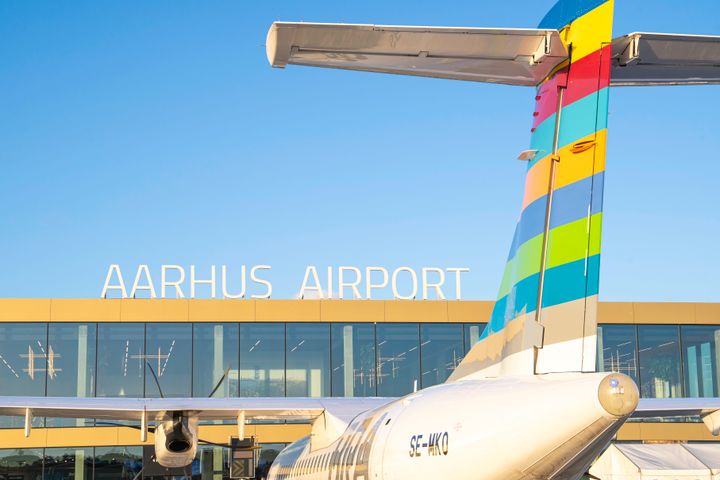 Aarhus Airport forbedrede drift og indtjening i 2025. Samtidig byder lufthavnen flere og flere rejsende velkommen, når de enten rejser ud i verden eller besøger regionen og Danmarks andenstørste by.