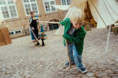 Torvtrækning i vikingetiden. Foto Joakim Züger