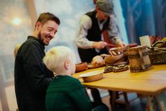 Tør du at spise en fedtemad fra bondens bord i 1810. Foto Joakim Züger.
