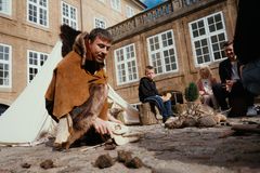 Gæt en lort i stenalderen 7000 f.v.t. Lort afslører, om der er et bytte i nærheden. Foto Joakim Züger