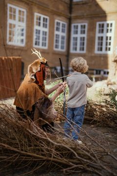 Alle kan lære at skyde med bue og pil. Foto Joakim Züger