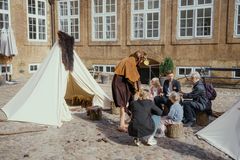 Besøg stenalderen og se om du kan overleve i fortiden. Foto Joakim Züger