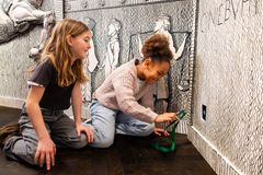 Med en nøgle kan I aktivere spillet og tage på Niebuhrs rejse