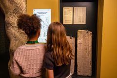 Prøv spillet i udstillingen