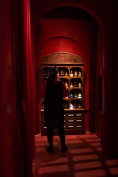 Hos apotekeren købte Christian Von Haven arsenik. Ville han forgifte sine rejseledsagere? Foto Nationalmuseet