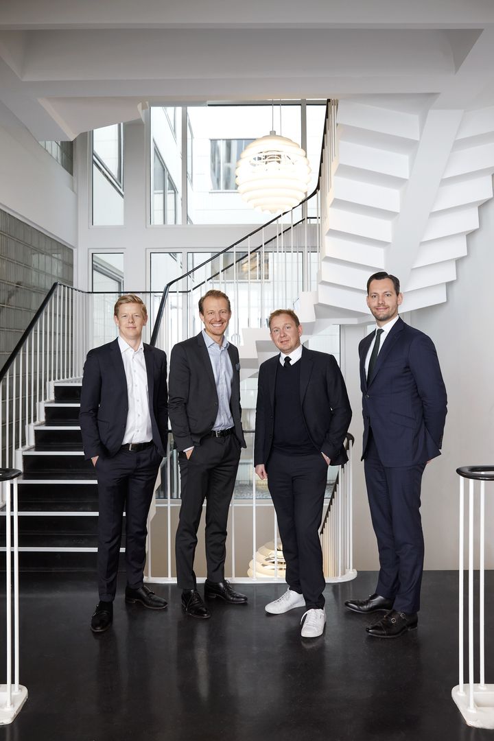 På billedet ses hhv. Anders Ulrich Nilsson og Kristoffer Fabricius Birch fra LD Fonde samt Nils Lodberg og Tore Davidsen fra BankInvest.
