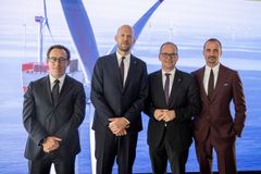 From the left: Jordi Francesch, Global Head of Clean Energy at Nuveen Infrastructure, Rasmus Errboe, CEO of Ørsted, Grant Hendrik Tonne, Lower Saxony Minister of Economic Affairs, Transport and Building, and Josche Muth, Country Manager of Ørsted Germany.