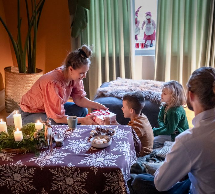 Bog & idé oplever vækst i bogomsætningen i årets julehandel. Det er især skønlitteratur og engelske bøger til unge læsere, der topper listerne.