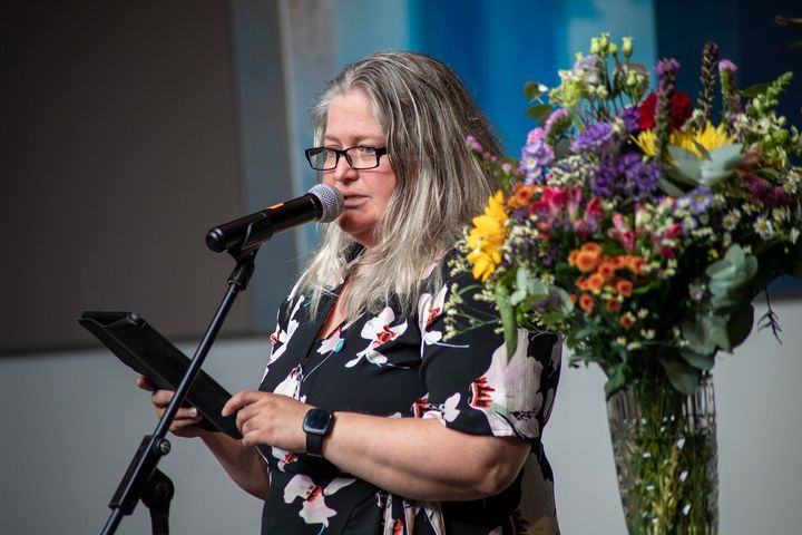 Kirstine Kærn byder velkommen til ceremoni ved folketingets åbning 2023