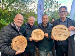 Haderslev Kommune, RealMæglerne og Growing Trees Network fik et minde med hjem om det gode samarbejde om skabelsen af Vandling Folkeskov.