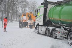 SOS Dansk Autohjælp hjælper en lastbil i Nordjylland. Foto: SOS International
