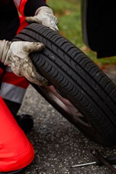 Tjek dækmønsteret, før du monterer hjul med sommerdæk, lyder et af rådende fra SOS Dansk Autohjælp. Foto: SOS International
