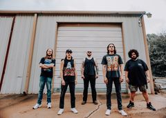 Pressefoto af Tribal Gaze