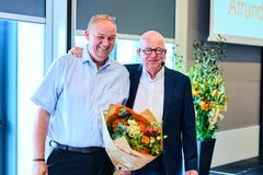 Nyvalgt formand for Boligkontoret Danmark, Bo Langendorff (tv.), sammen med den afgående formand Klaus Bentzen ved organisationens repræsentantskabsmøde den 30. maj 2026. Foto: Steffen, Stampfoto.dk