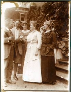 Margaret Hamerik i selskab med Carl Nielsen, Carl Bretton-Meyer, Gerda Hamerik og Irmelin Møller på Fuglsang, 1912