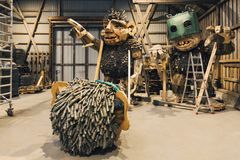 Thomas Dambo bygger et helt nyt troldeunivers til udstilling på Arken.