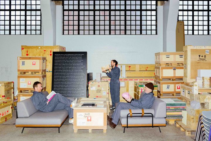 SUPERFLEX har i mere end 30 år arbejdet sammen. Udstillingen Come Hell or High Water viser mange af kunstnergruppens værker fra denne lange karriere, og de har også skabt et helt nyt kunstprojekt 'Ark Factory'.