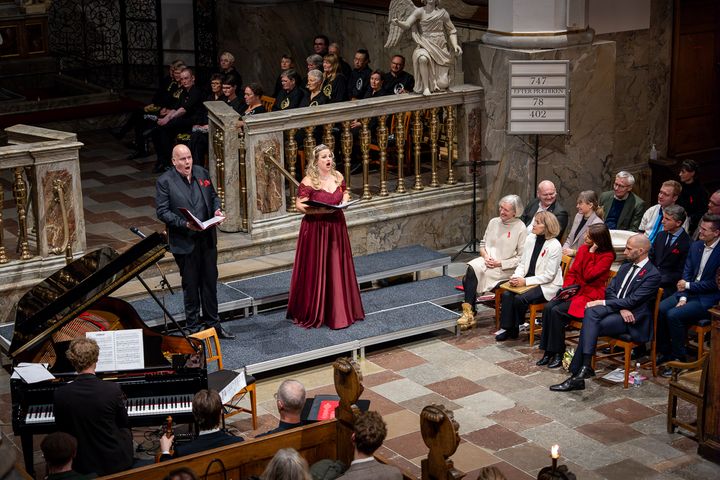 AIDS-Fondet holder julekoncert i Trinitatis Kirke søndag den 30. november. Koncerten er fyldt med stærke ord og rørende musikalske indslag, og den finder sted som optakt til World AIDS Day dagen efter.