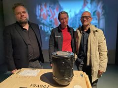 Fra venstre mod højre: Museumschef fra Frihedsmuseet David Høyer, Morten Becker Saul og Anna Wagn fra Mindelunden