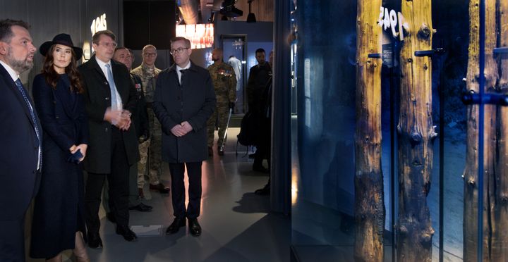 Hendes Majestæt Dronningen og forsvarsminister Troels Lund Poulsen besøgte i dag Frihedsmuseet i forbindelse med Hjemmeværnets 75 års jubilæum. Her så de henrettelsespælene fra Ryvangen.