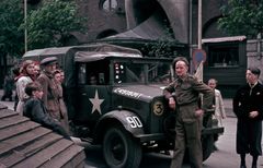 Britisk militærbil foran Palace Hotel i København - Foto Knud Rading