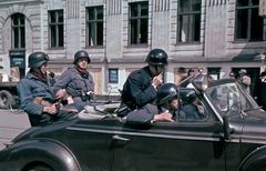 Modstandsfolk ved Nytorv i befrielsesdagene. Foto Knud Rading
