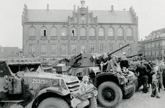 Panserede britiske køretøjer i Nyborg i befrielsesdagene. Foto: Frihedsmuseet