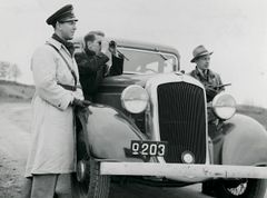 Terrænet omkring Svendborg undersøges af modstandsfolk 5. maj 1945. Foto: Frihedsmuset
