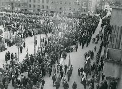 Frihedskæmperparade ved Budolfi Plads i maj 1945. Foto: Frihedsmuseet