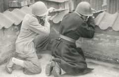 Modstandsfolk i kamp i Århus i befrielsesdagene. Foto: Frihedsmuseet
