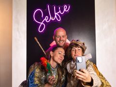 Gæster tager en selfie på Kronborg