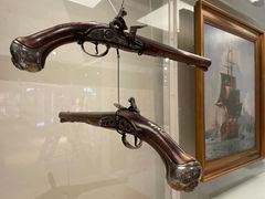 Tordenskiolds pistoler er også en del af Krigsmuseets nye miniudstilling af den berømte søhelt.