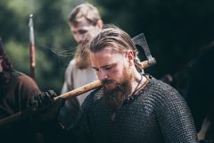 Vikingerkriger med økse