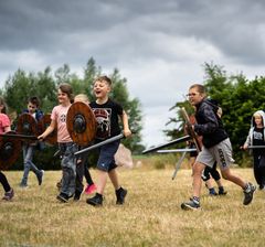 Børn indgår i krigertræningen på Trelleborg