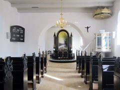 Omkring 2017 blev Skarrild Kirke ved Herning malet sort og hvidt.
