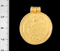 Romersk medaljon fra Vindelevskatten (X2), bagside. Foto: Nationalmuseet