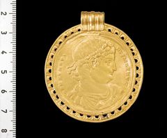 Romersk medaljon fra Vindelevskatten (X5), forside. Foto: Nationalmuseet