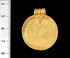 Romersk medaljon fra Vindelevskatten (X2), forside. Foto: Nationalmuseet