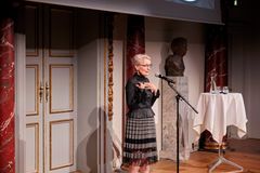 Ida Nicolajsen takker for medaljen