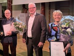 Modtagere af årets priser fra Erik Westerby Fondet: Lektor emeritus Per Ole Rindel og lektor Henriette Lyngstrøm sammen med direktør på Nationalmuseet og formand for Erik Westerby Fondets bestyrelse, Rane Willerslev.