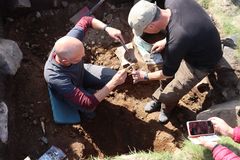 Samples are being taken from the excavation. Photo: Michael Nielsen, Greenland National Museum & Archives.