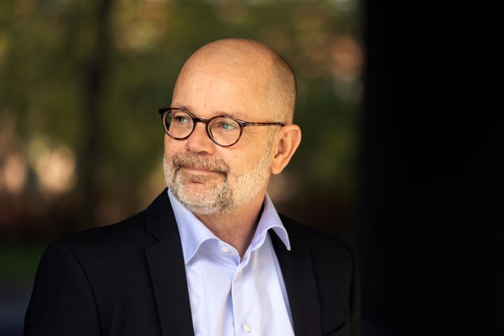 Klaus Høm adm. direktør i Scleroseforeningen ser på vegne af mennesker med alvorlig kronisk sygdom , flere positive signaler i det nye regeringsgrundlag.