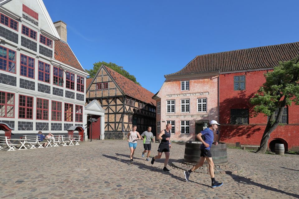 Unikt Festugeløb går gennem Aarhus Rådhus og andre aarhusianske ...